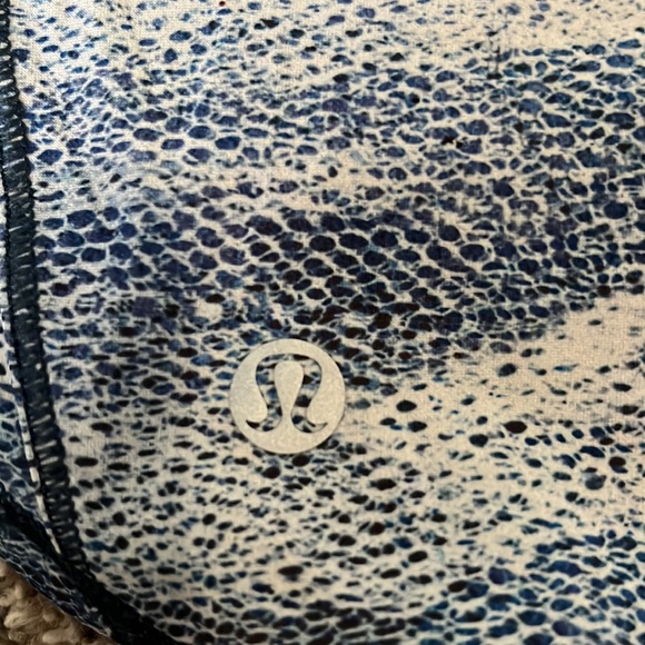 Lululemon Tank Top. Blue. Size 6 - Picture 4 of 4